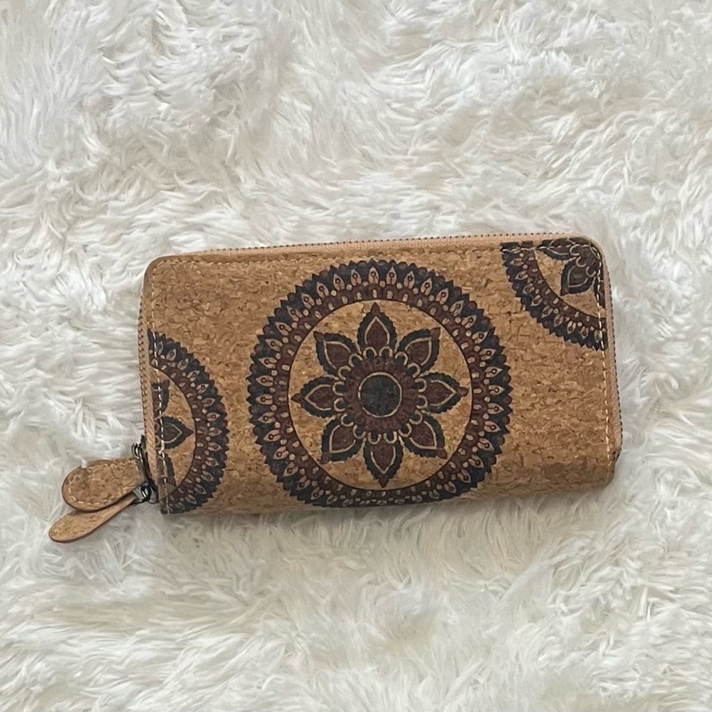 Natural cork crossbody bag and Cork zip around Wallet - Picture 3 of 16